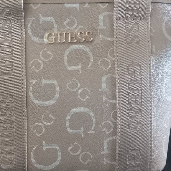 Guess purse - Picture 2 of 5